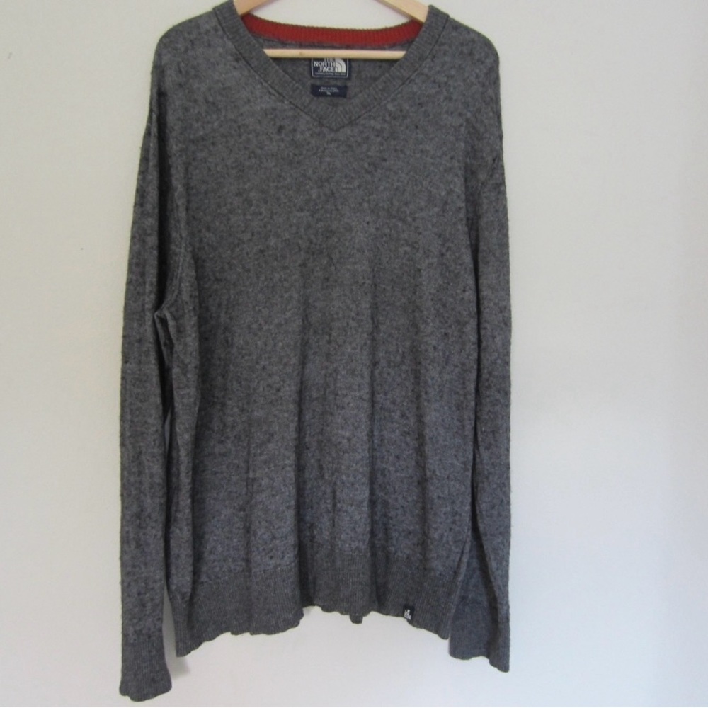 The North Face Sweater Men's  XL Black /Gray Pullover V Neck,cozy , Soft,comfort
